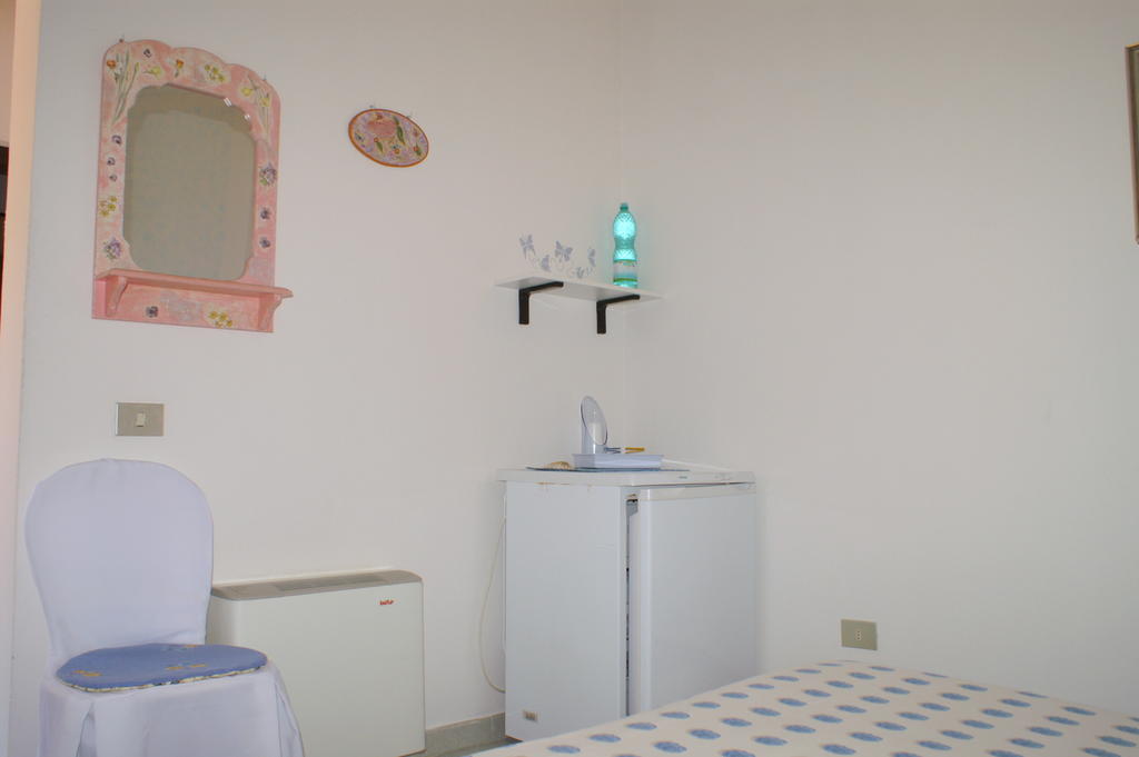 Tharros B&B Сан-Джованни-ди-Синис Номер фото